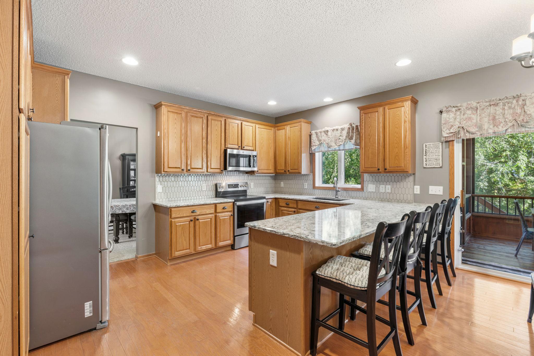25-web-or-mls-746 Riesgraf Rd-25.jpg