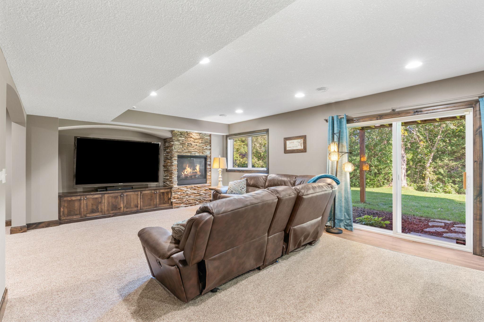 66-web-or-mls-746 Riesgraf Rd-66.jpg