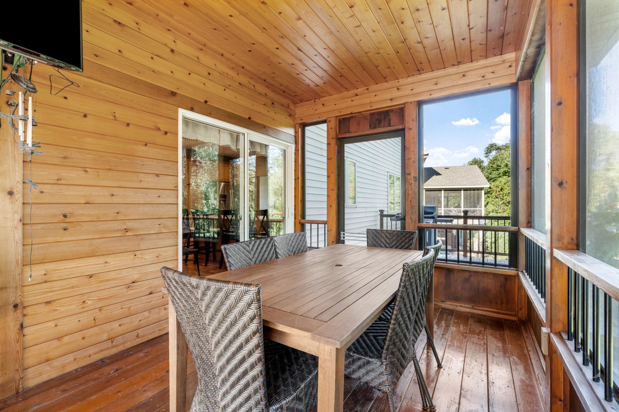 37-web-or-mls-746 Riesgraf Rd-37.jpg