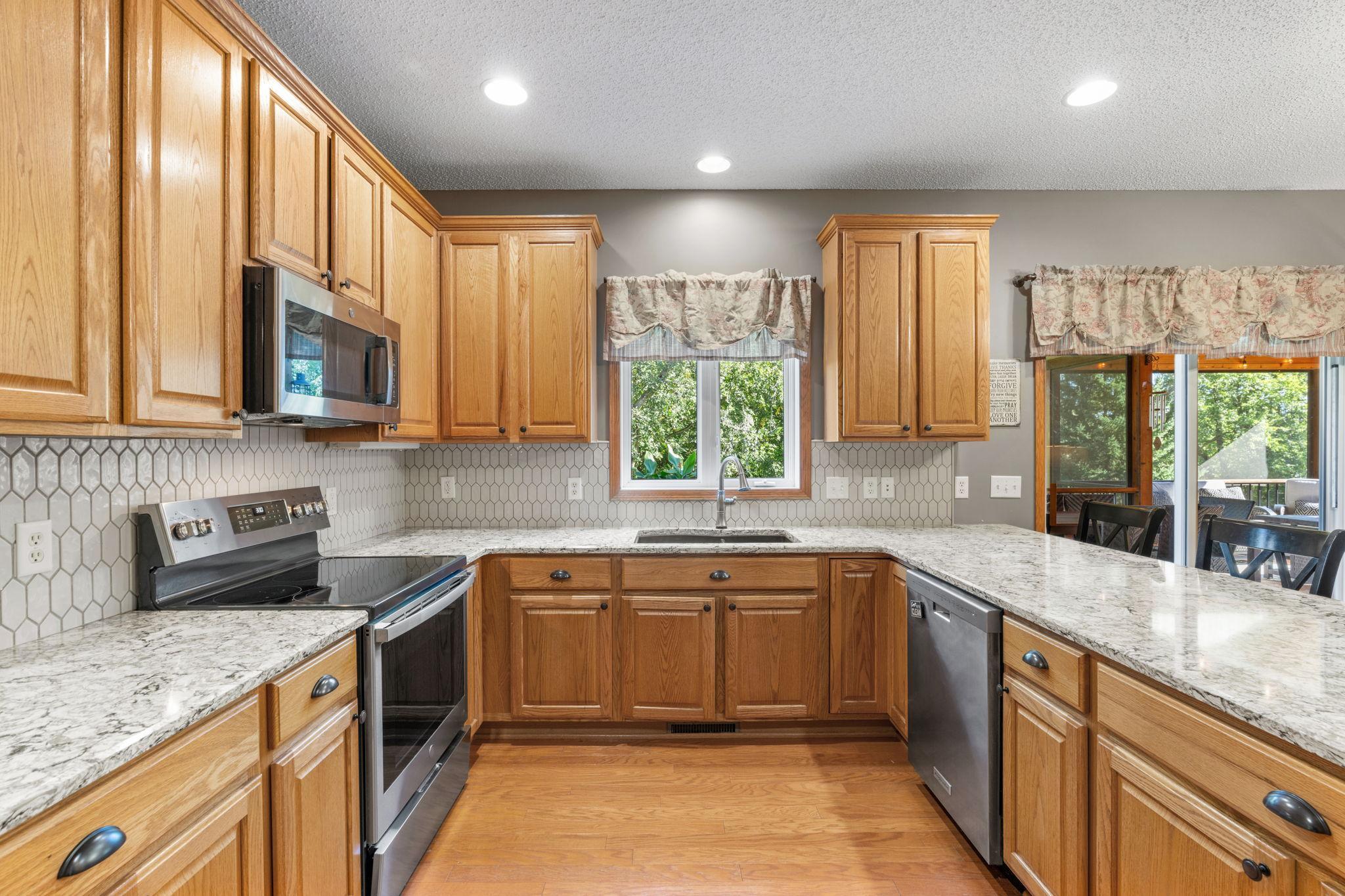 29-web-or-mls-746 Riesgraf Rd-29.jpg