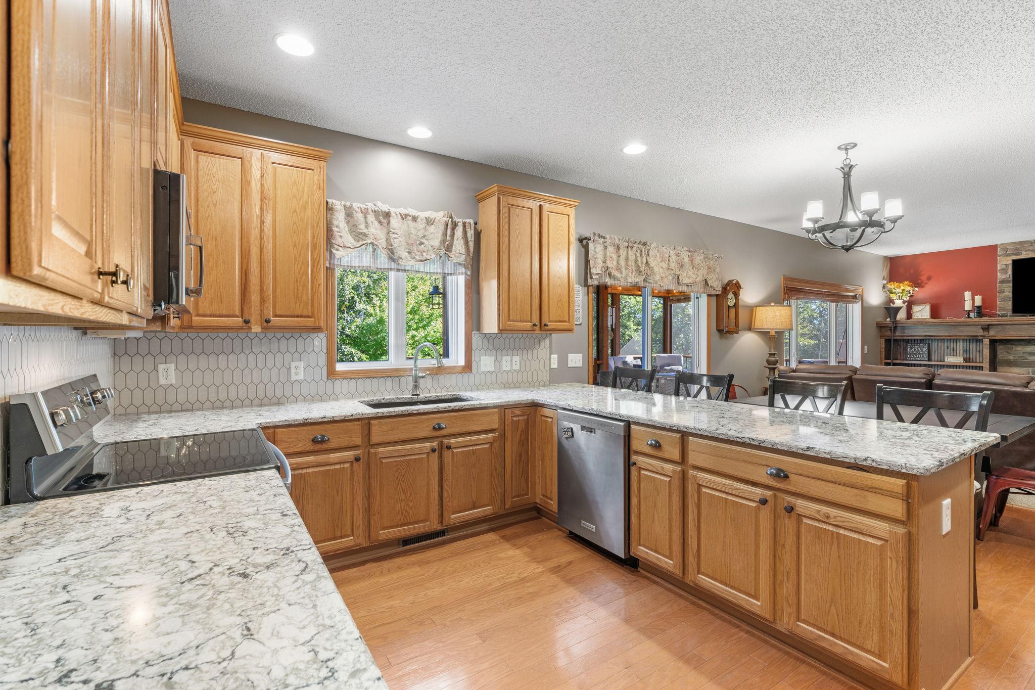 26-web-or-mls-746 Riesgraf Rd-26.jpg