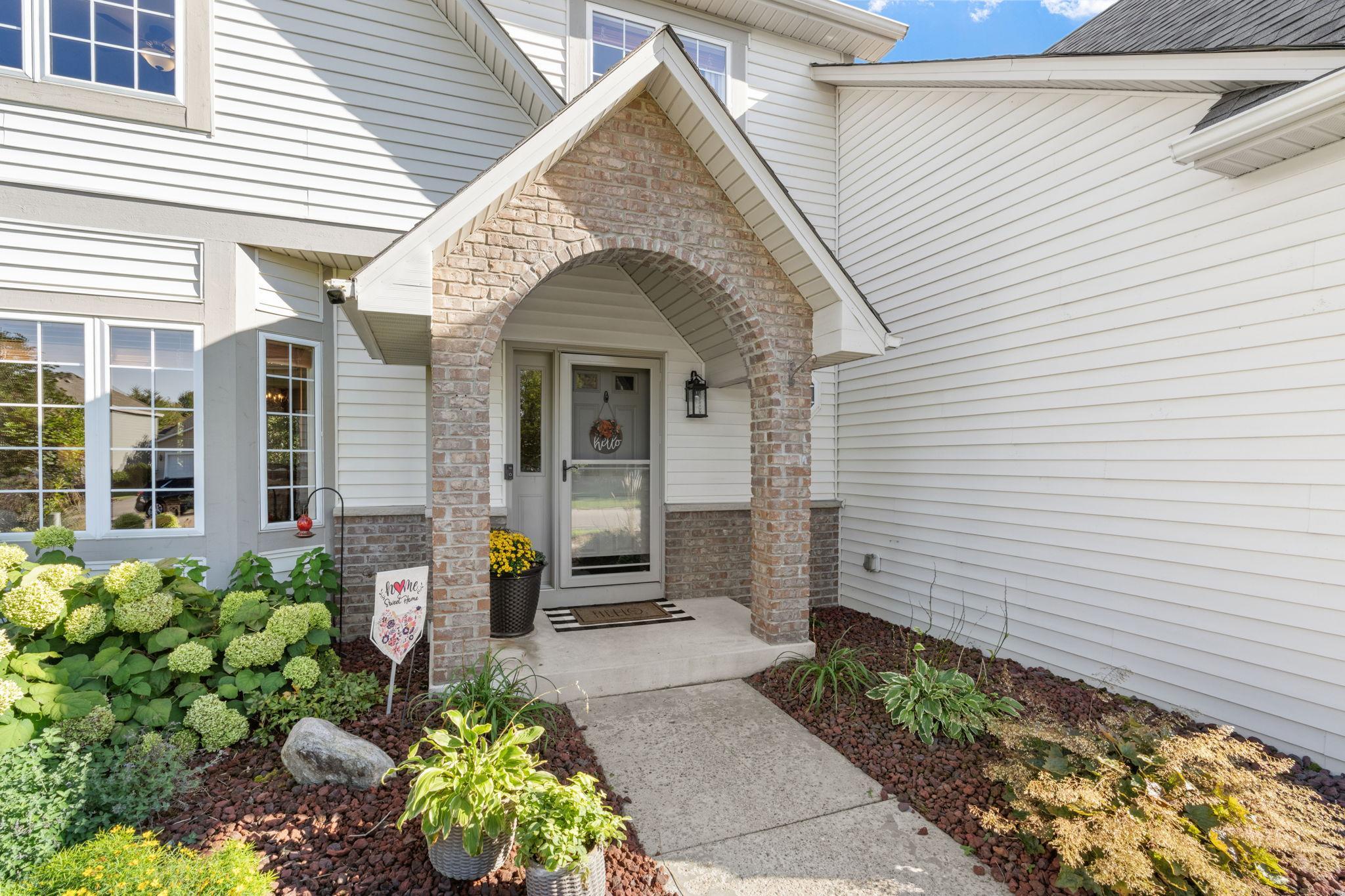 4-web-or-mls-746 Riesgraf Rd-4.jpg