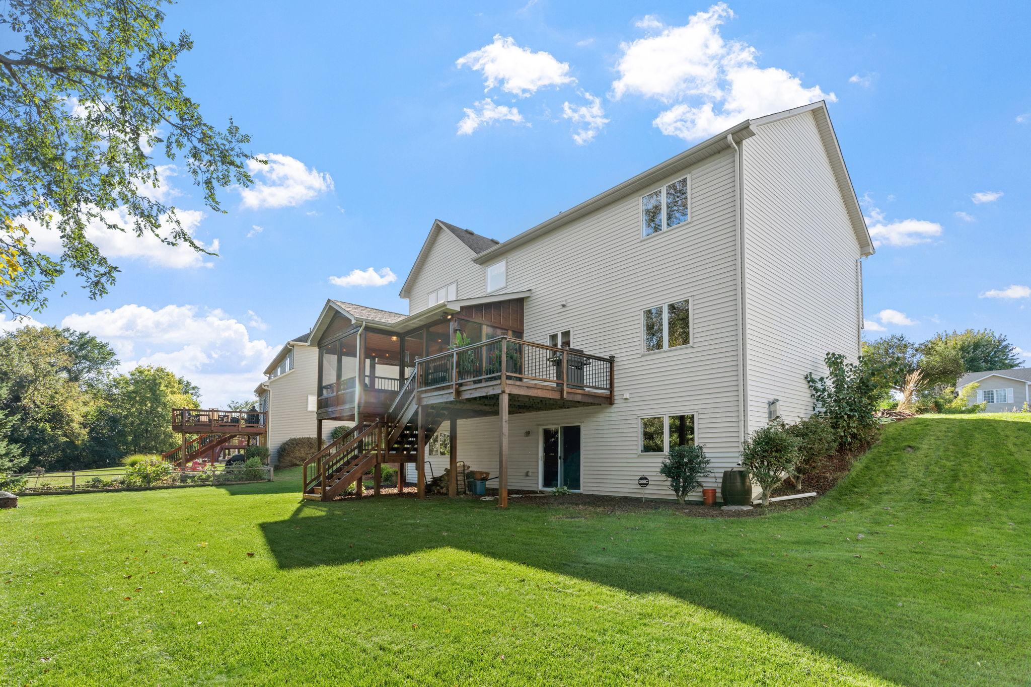 6-web-or-mls-746 Riesgraf Rd-6.jpg