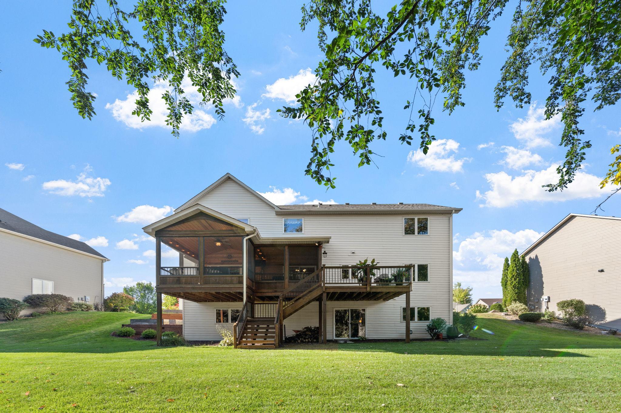 7-web-or-mls-746 Riesgraf Rd-7.jpg