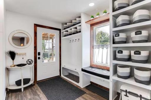 Functional entry with built-in storage to keep lake-day gear organized.