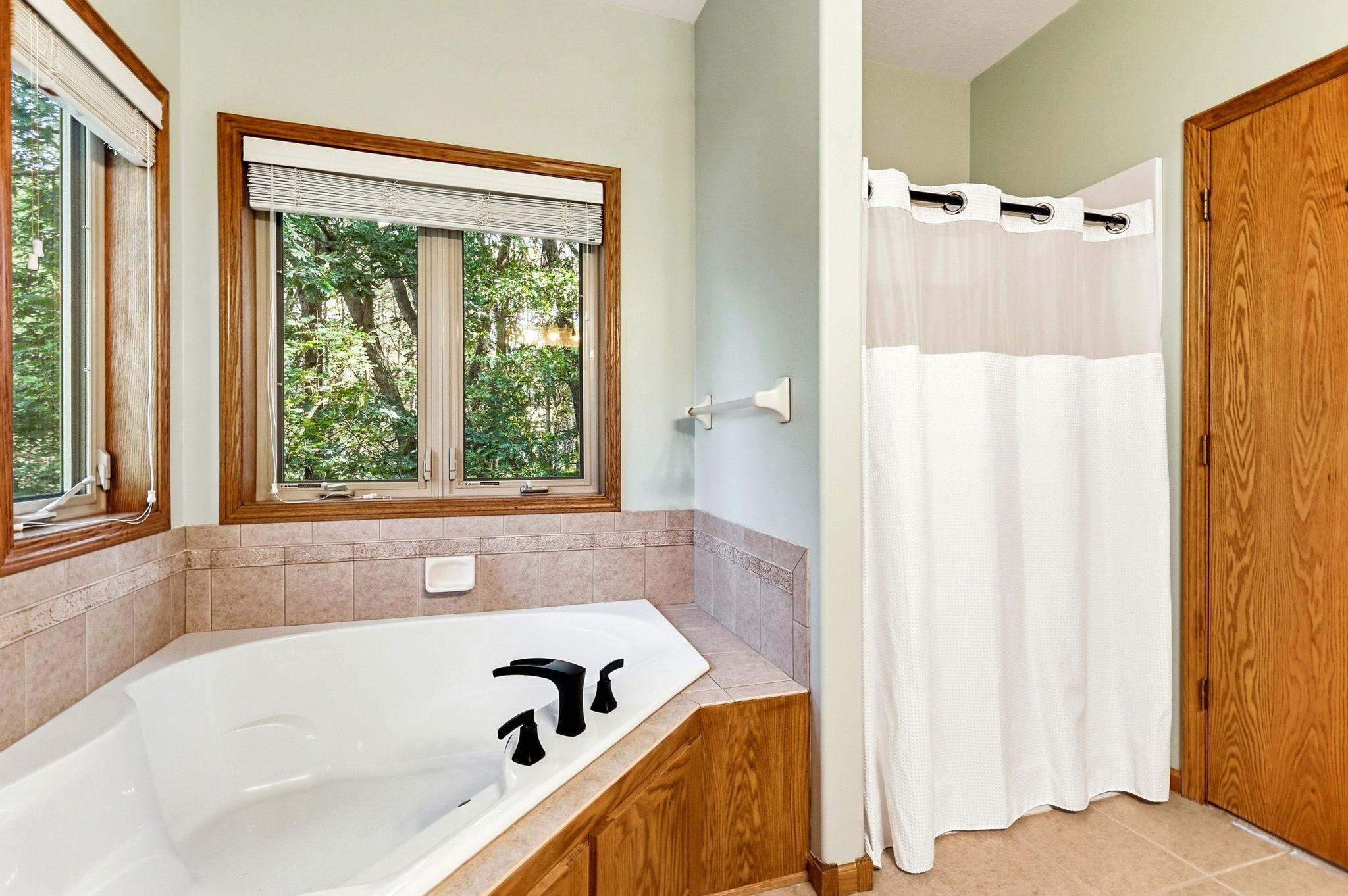 Seperate Tub and Shower!