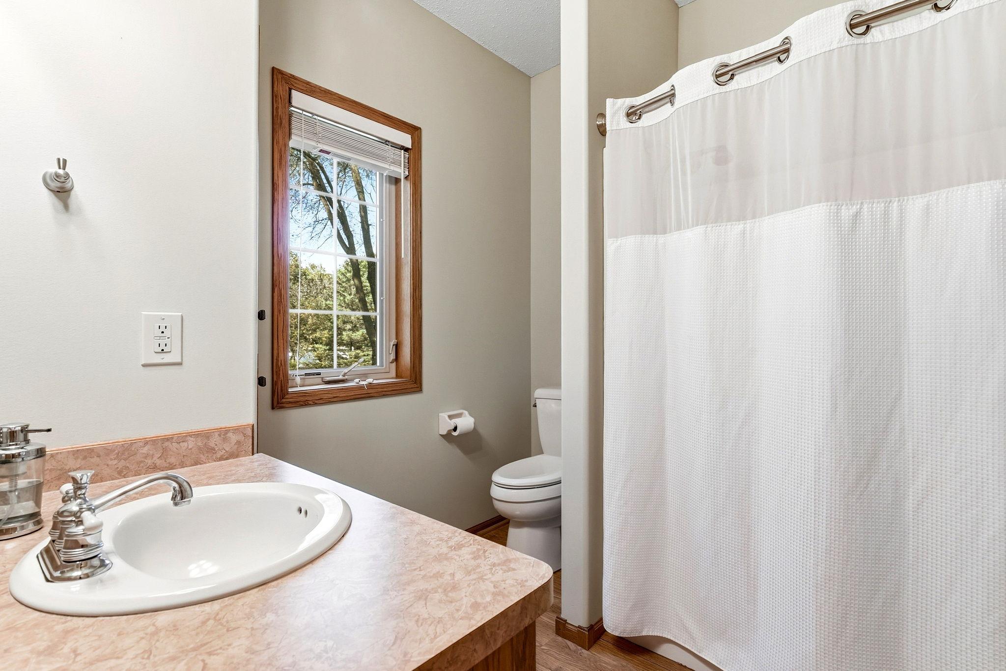Main Floor Full Bath!