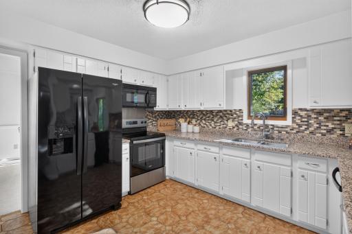 9829 105th Avenue N, Maple Grove, MN 55369