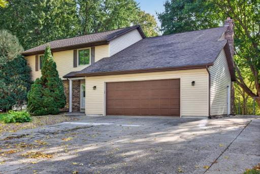 9829 105th Avenue N, Maple Grove, MN 55369