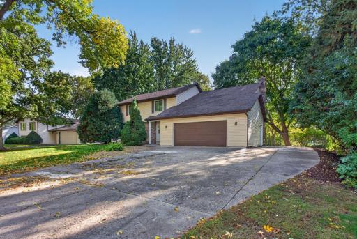 9829 105th Avenue N, Maple Grove, MN 55369