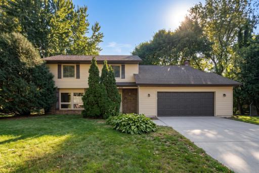 9829 105th Avenue N, Maple Grove, MN 55369