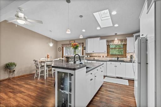 1142 Parkview Lane, Eagan, MN 55123