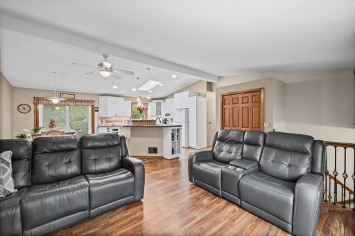 1142 Parkview Lane, Eagan, MN 55123