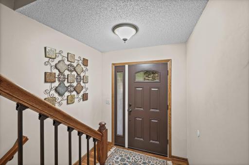 1142 Parkview Lane, Eagan, MN 55123