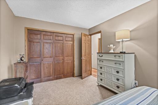 1142 Parkview Lane, Eagan, MN 55123