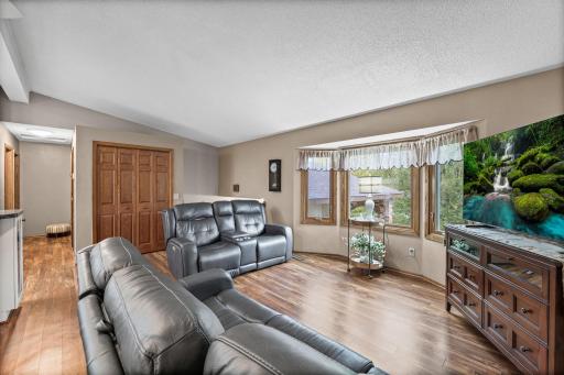 1142 Parkview Lane, Eagan, MN 55123