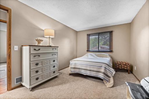 1142 Parkview Lane, Eagan, MN 55123