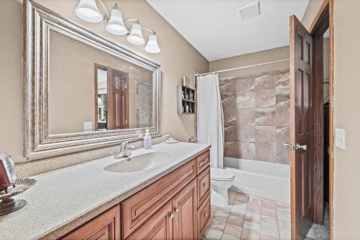 1142 Parkview Lane, Eagan, MN 55123