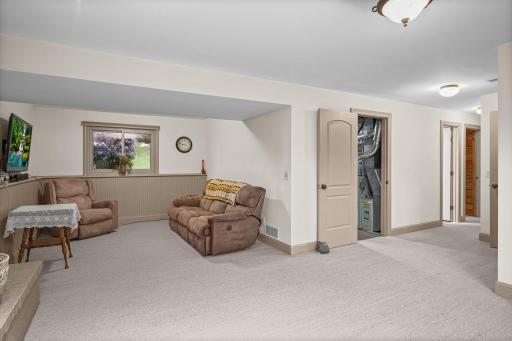 1142 Parkview Lane, Eagan, MN 55123