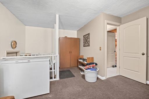 1142 Parkview Lane, Eagan, MN 55123