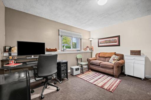 1142 Parkview Lane, Eagan, MN 55123