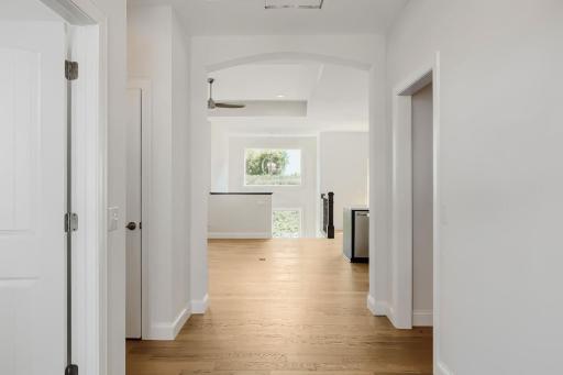1130 136th St E - Web Quality - 004 - 04 Foyer.jpg
