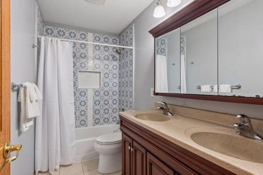 The shared bathroom offers double sinks which is helpful with lots of people rushing around in the morning.