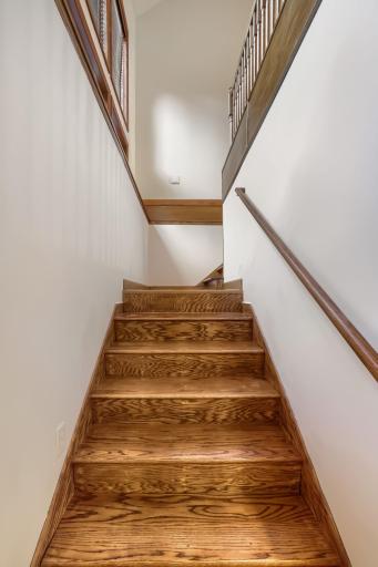 13426 Excelsior Blvd - Web Quality - 002 - 02 Foyer.jpg