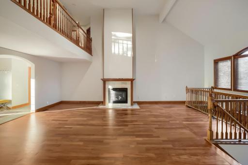 Abundant space to arrange sofas, loveseats, recliners and more