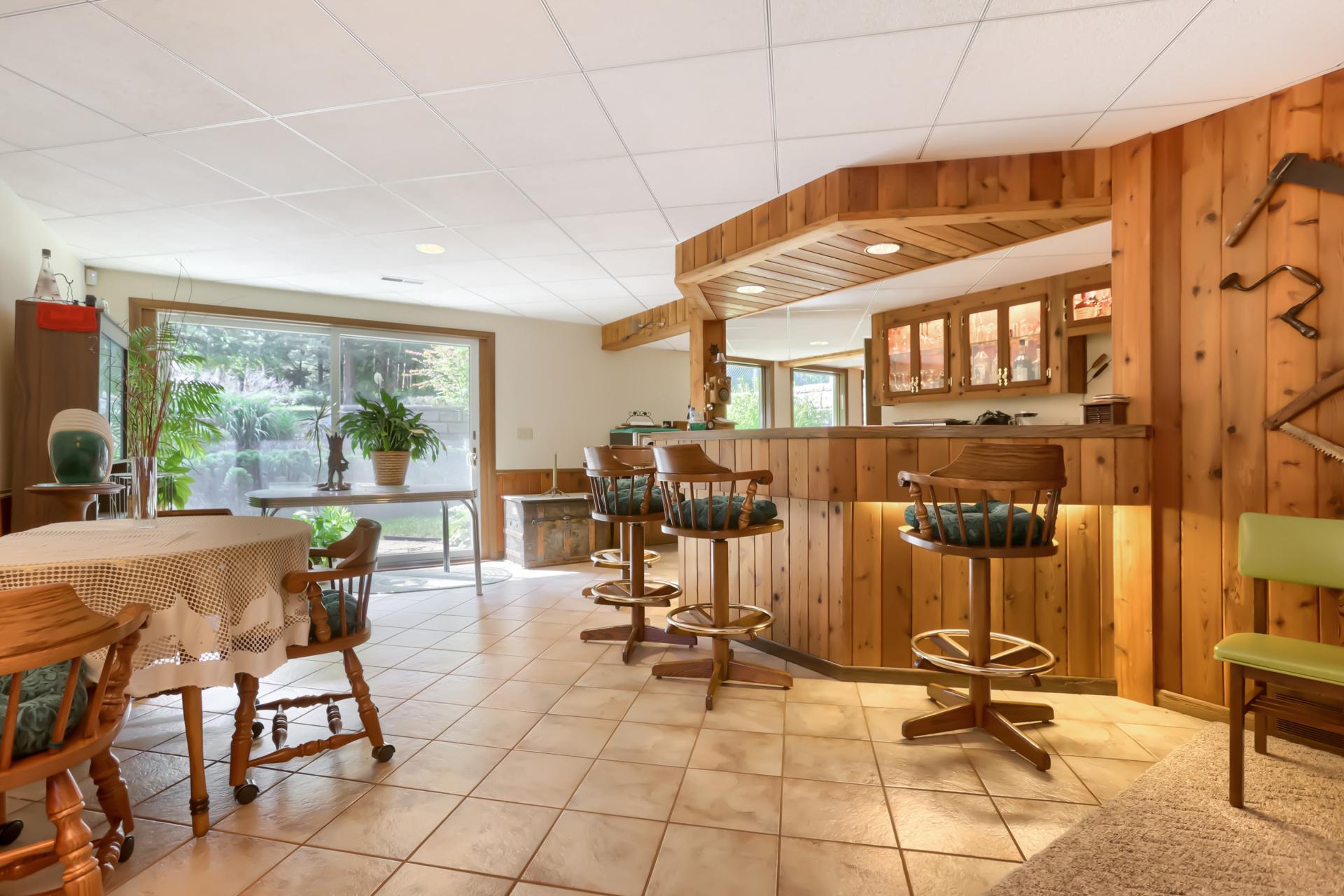 9900 Primrose Ave Eating bar Family Room.jpg