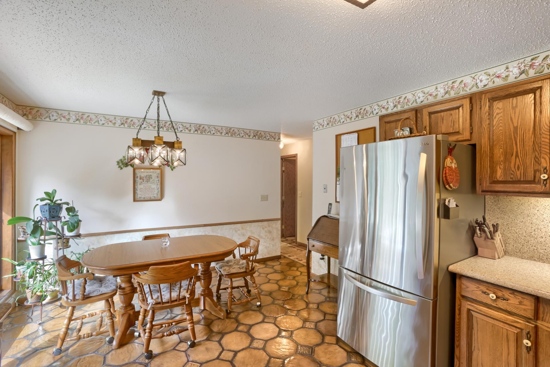 9900 Primrose Ave N Breakfast area