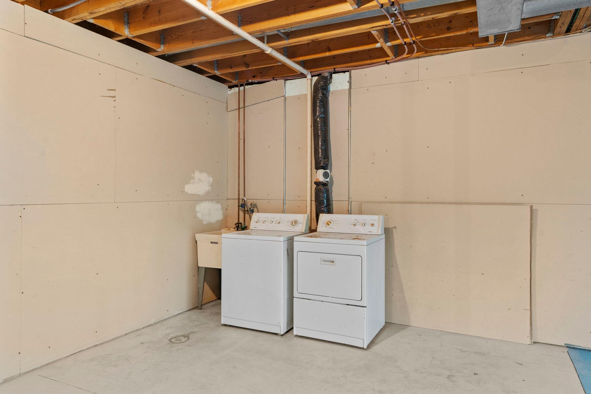 Laundry tub