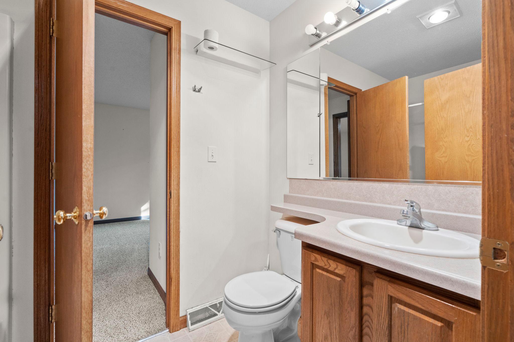 Main floor full bathroom
