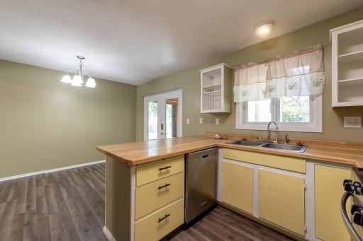 1701 Quail Roost Drive, North Mankato, MN 56003