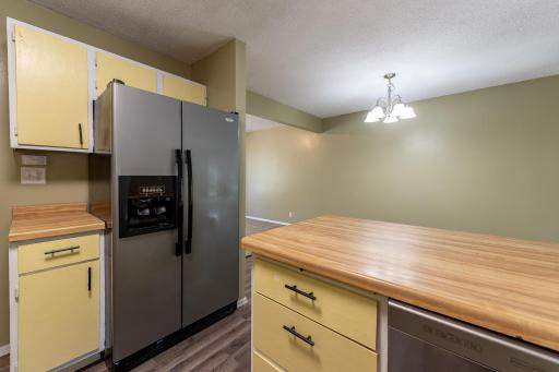 1701 Quail Roost Drive, North Mankato, MN 56003