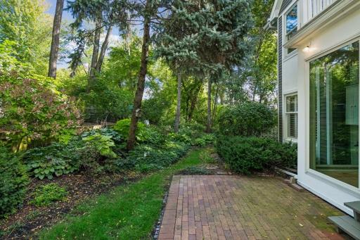 145 Edgewood Court, Wayzata, MN 55391