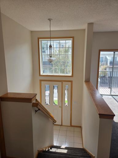 front entry way - Fresh coat of paint throughout!!