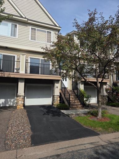 2387 Eagle Trace Lane, Woodbury, MN 55129