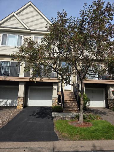 2387 Eagle Trace Lane, Woodbury, MN 55129