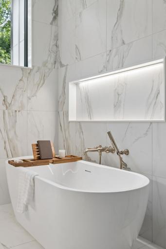 Primary Ensuite Bath/ Wet room - Shower & Soaking Tub