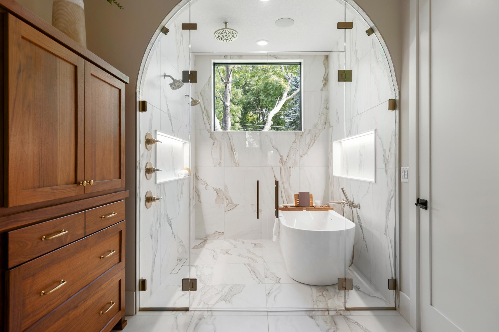 Primary Ensuite Bath/ Wet room - Shower & Soaking Tub