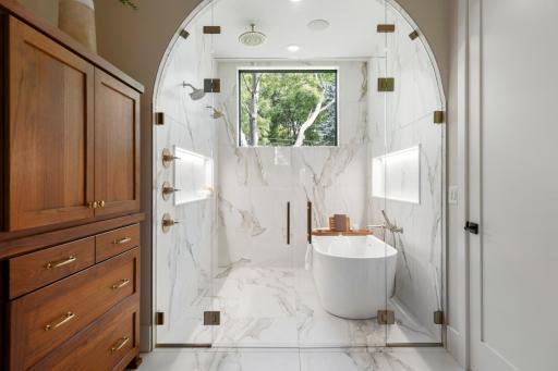 Primary Ensuite Bath/ Wet room - Shower & Soaking Tub