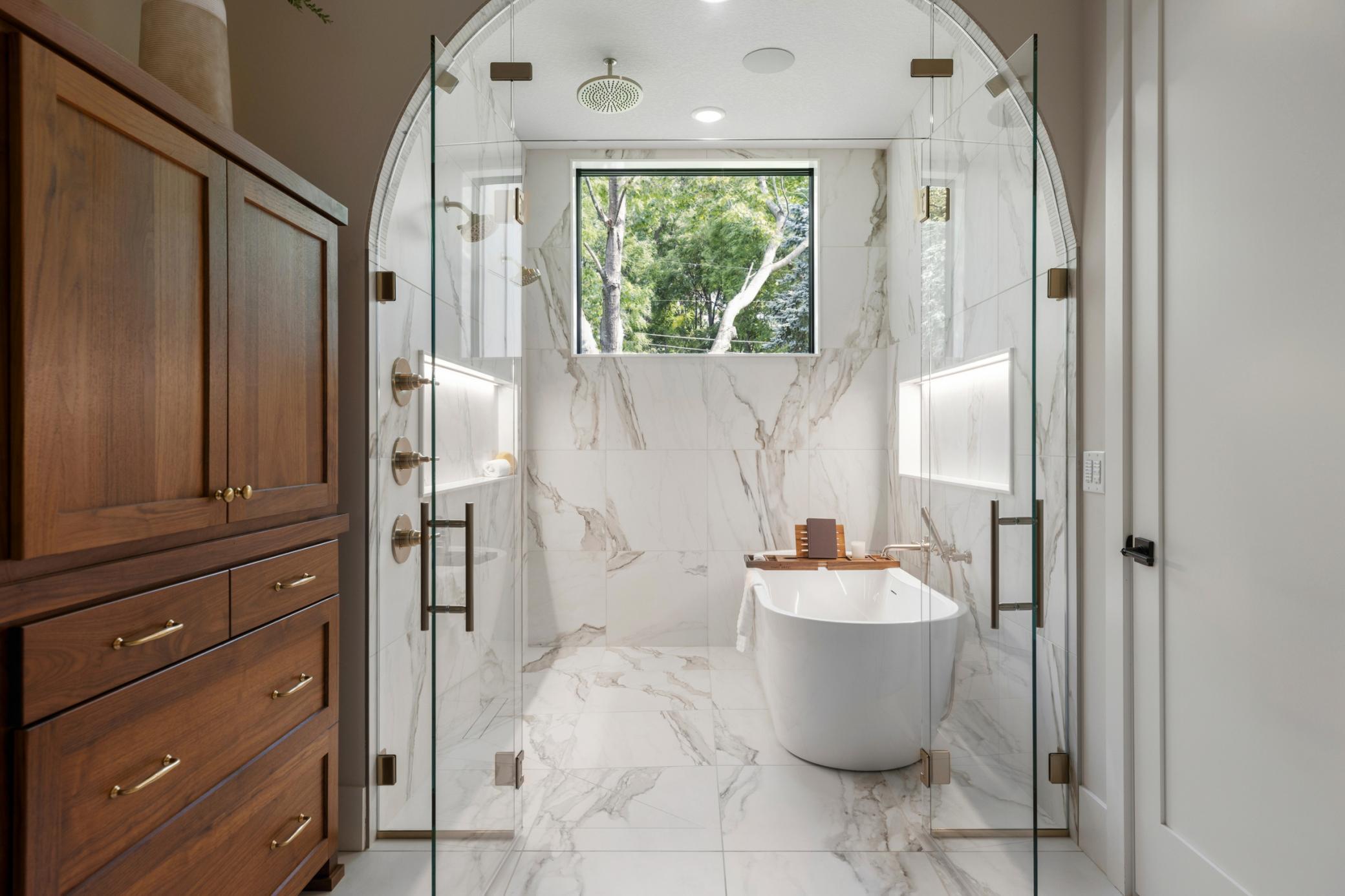 Primary Ensuite Bath/ Wet room - Shower & Soaking Tub