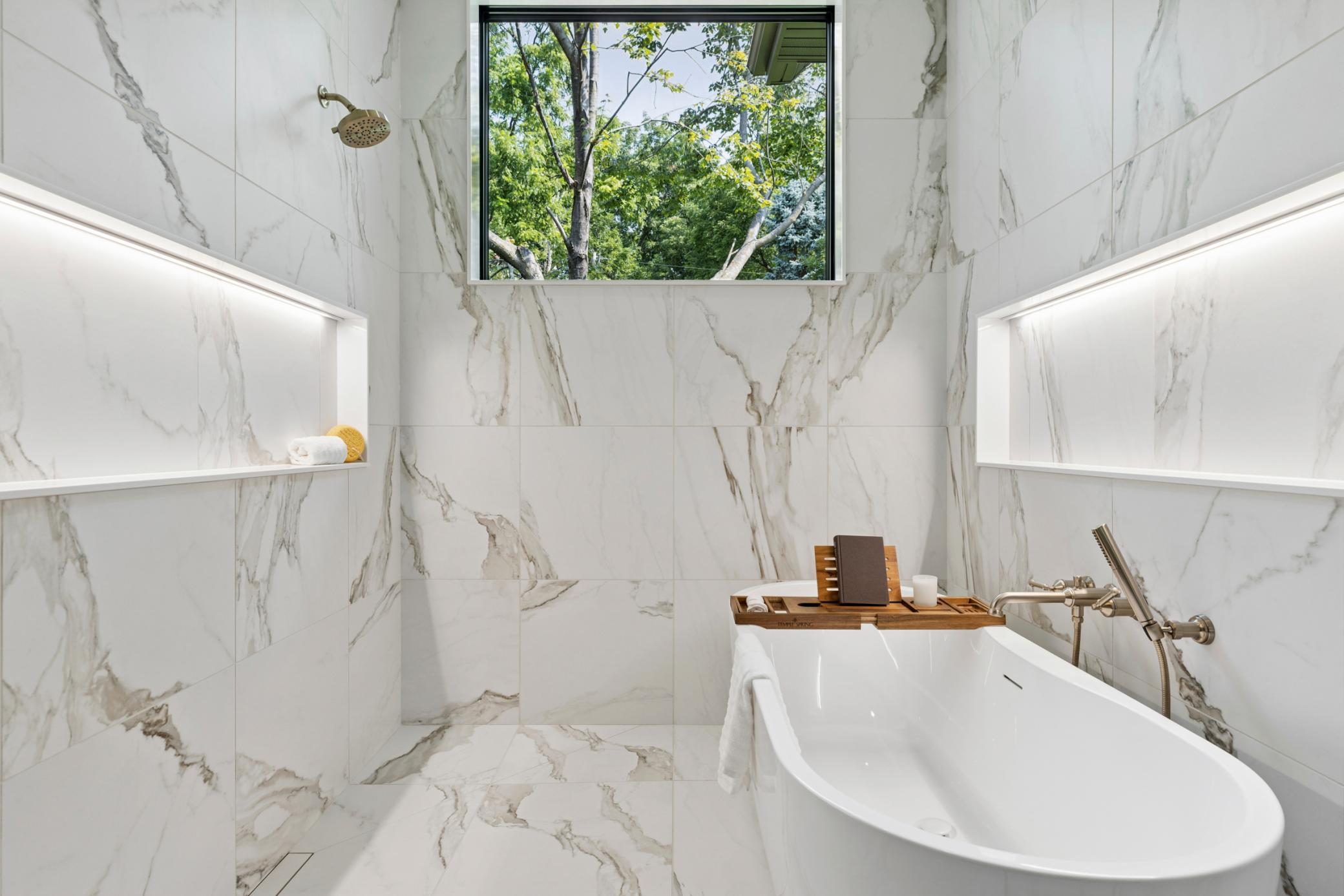 Primary Ensuite Bath/ Wet room - Shower & Soaking Tub