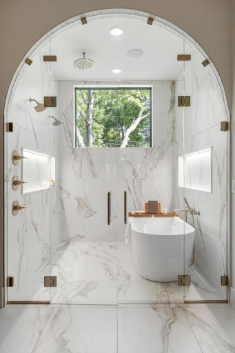 Primary Ensuite Bath/ Wet room - Shower & Soaking Tub