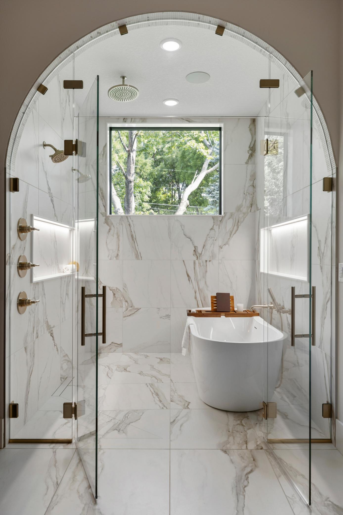 Primary Ensuite Bath/ Wet room - Shower & Soaking Tub