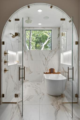 Primary Ensuite Bath/ Wet room - Shower & Soaking Tub