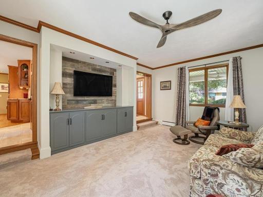 Family room setup to watch your favorite sports team or movie. The flat TV is included.