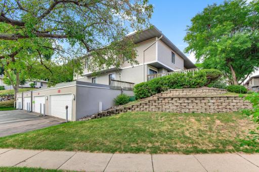 1207 Trailwood S, Hopkins, MN 55343