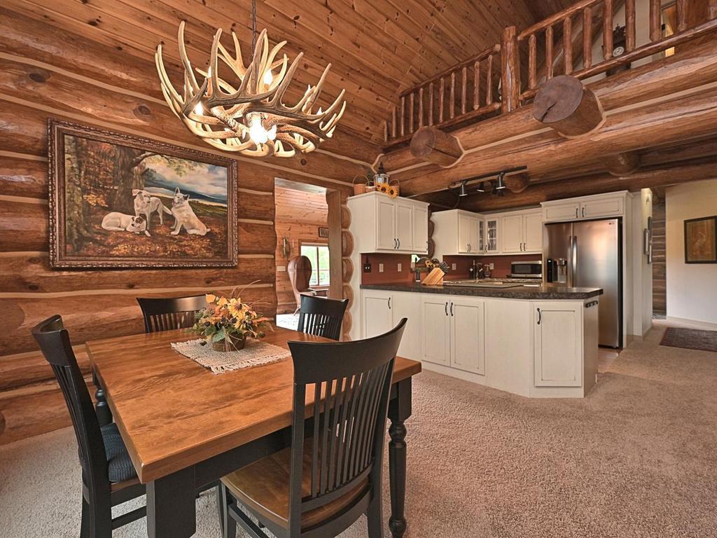 Dining area to kitchen